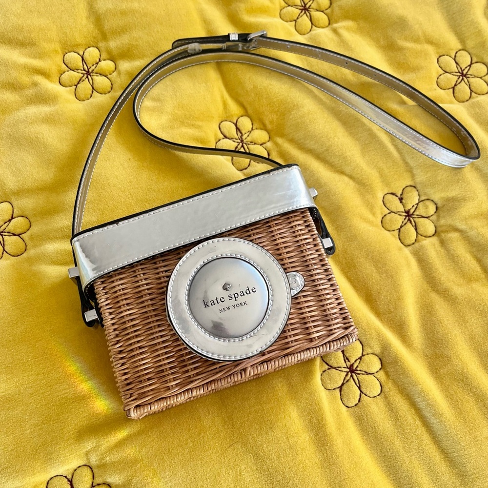 kate spade light brown woven rattan handbag with camera lens design